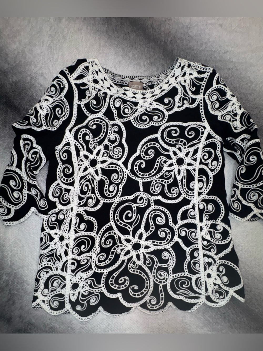 (A2) Chico's Black White Embroidered Soutache Top Blouse Size 1 Medium US 8/10